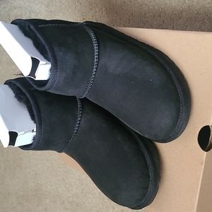 UGG Kids Classic Mini ll Size 4 Black